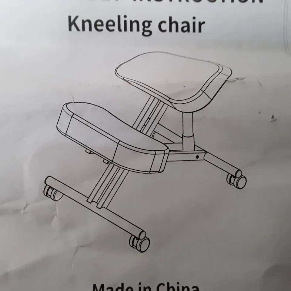 BOXED KNEELING CHAIR