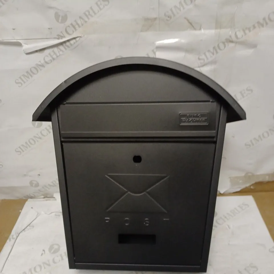 BURG WACHTER WALL MOUNTED LOCKABLE WEATHERPROOF POST BOX - GREEN