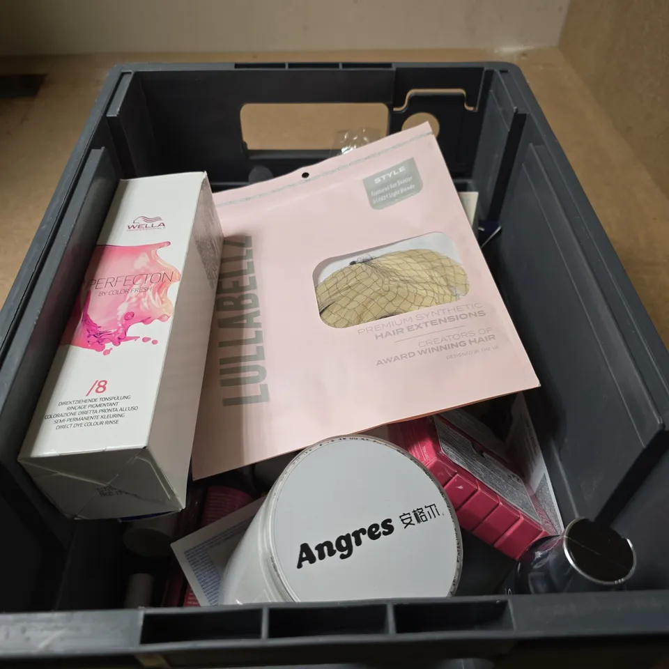 APPROXIMATELY 20 ASSORTED COSMETIC ITEMS INCLUDING CATH KIDSTON HAND CREAM , ANGRES MODELING PASTE AND WELLA PERFECTION