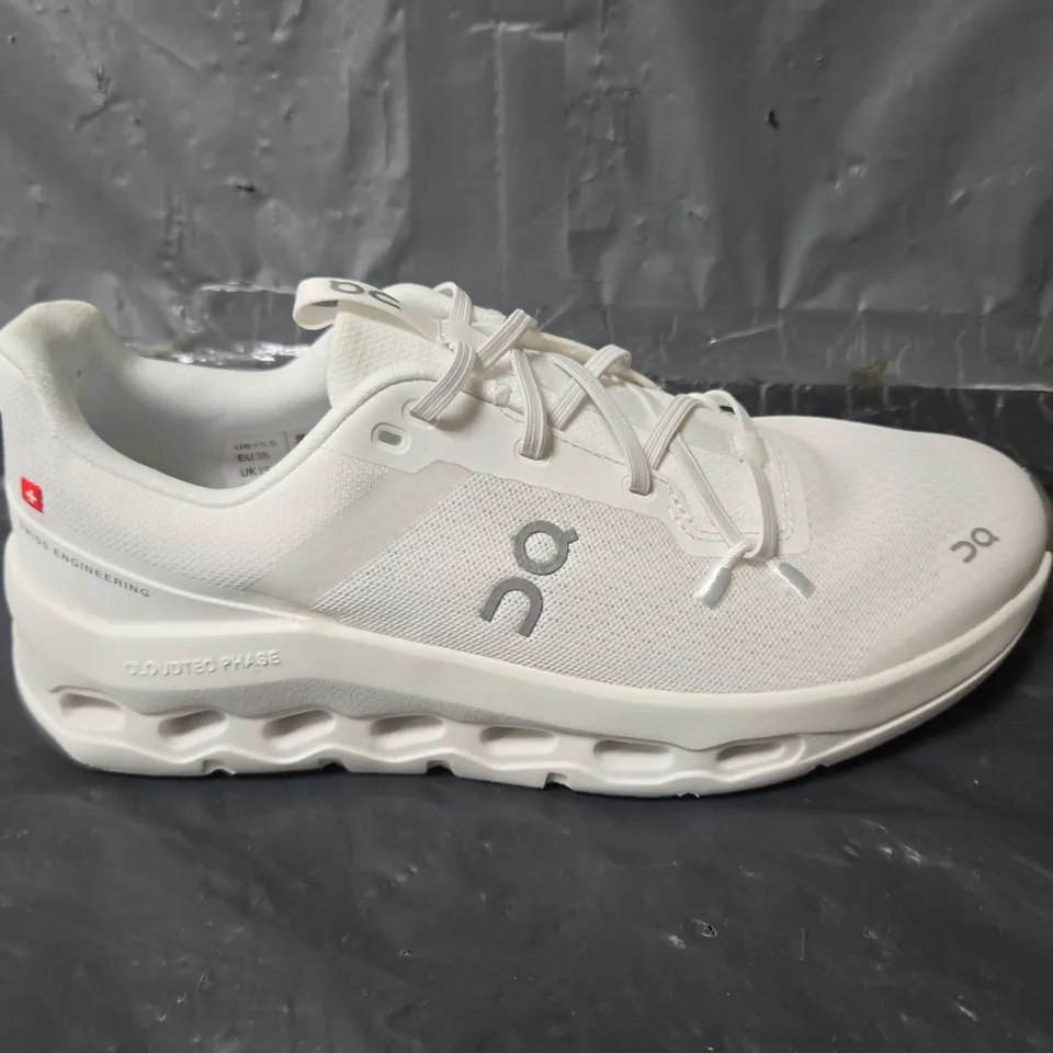 UNBOXED PAIR OF ON CLOUDLEAP TRAINERS IN WHITE - UK Y5
