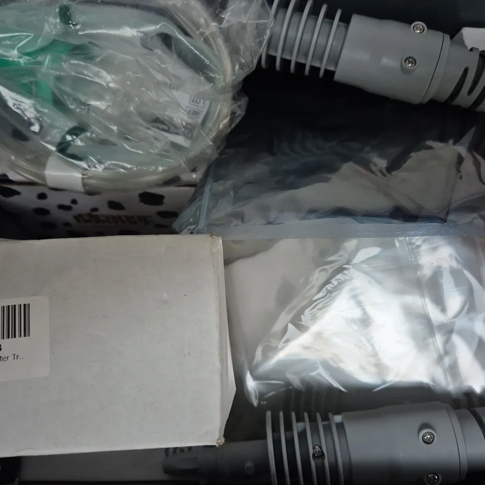 APPROXIMATELY 10 ASSORTED HOUSEHOLD ITEMS TO INCLUDE VARILIGHT 2-GANG SOCKET, MR SIGA KITCHEN SINK STRAINER, ETC