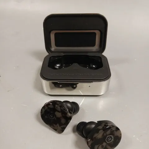 MASTER & DYNAMIC MW07 TRUE WIRELESS EARPHONES