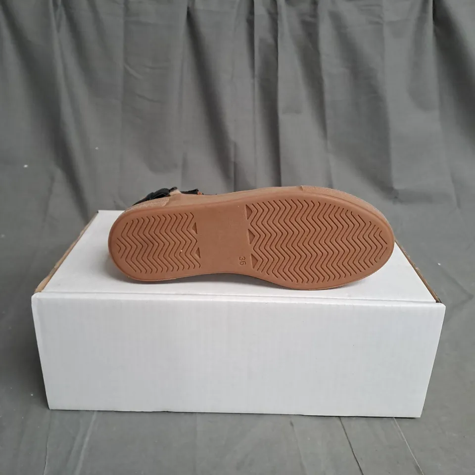 BOXED PAIR OF ADESSO HEATHER LEATHER TRAINERS IN BROWN/BLACK SIZE 3