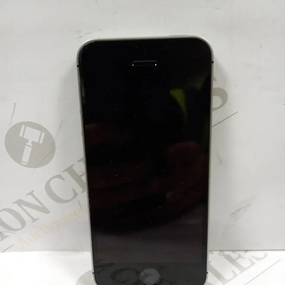 APPLE IPHONE SE (1ST GENERATION) - SILVER 