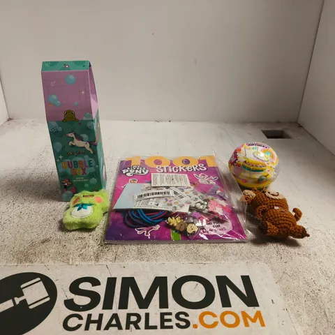 TOTE OF APPROXIMATELY 15 ASSORTED TOY/GAME ITEMS TO INCLUDE MY LITTLE PONY STICKER BOOK, BUBBLE BOX, SOFT TOYS, MINI VERSE BIRTHDAY ETC