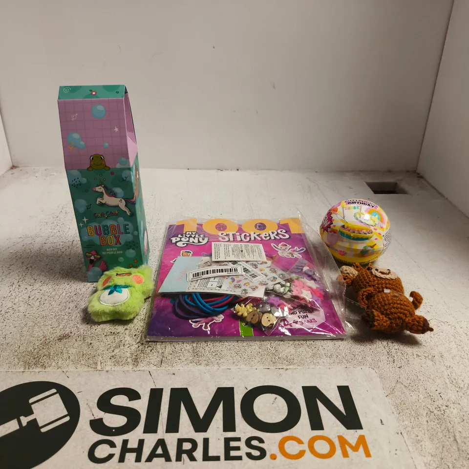 TOTE OF APPROXIMATELY 15 ASSORTED TOY/GAME ITEMS TO INCLUDE MY LITTLE PONY STICKER BOOK, BUBBLE BOX, SOFT TOYS, MINI VERSE BIRTHDAY ETC