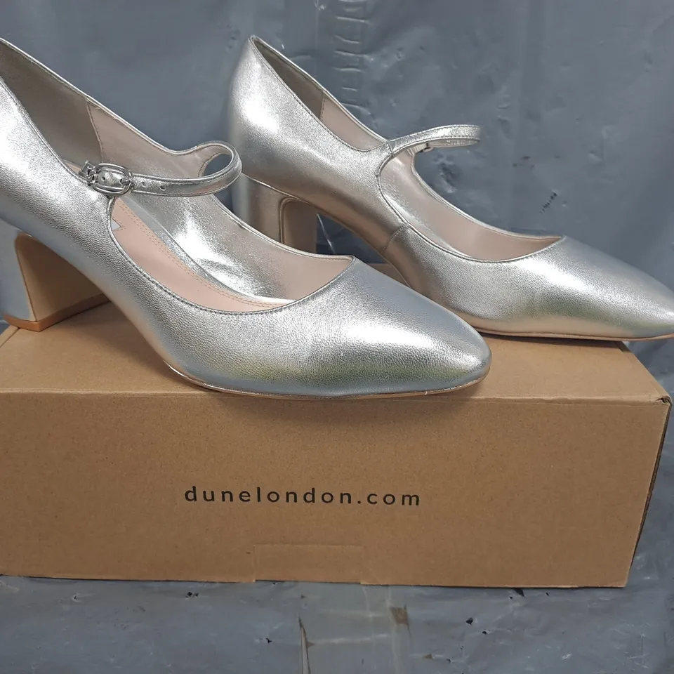 BOXED PAIR OF DUNE LEATHER MARY JANE COURT SHOES IN SILVER SIZE 6