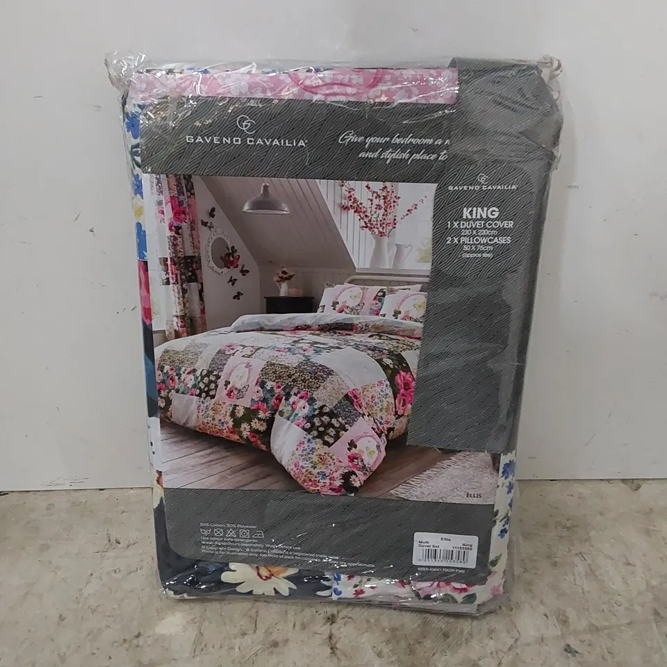 BAGGED TAYLOR PINK/BLACK/BLUE 144 REVERSIBLE DUVET COVER SET // SIZE: KING 