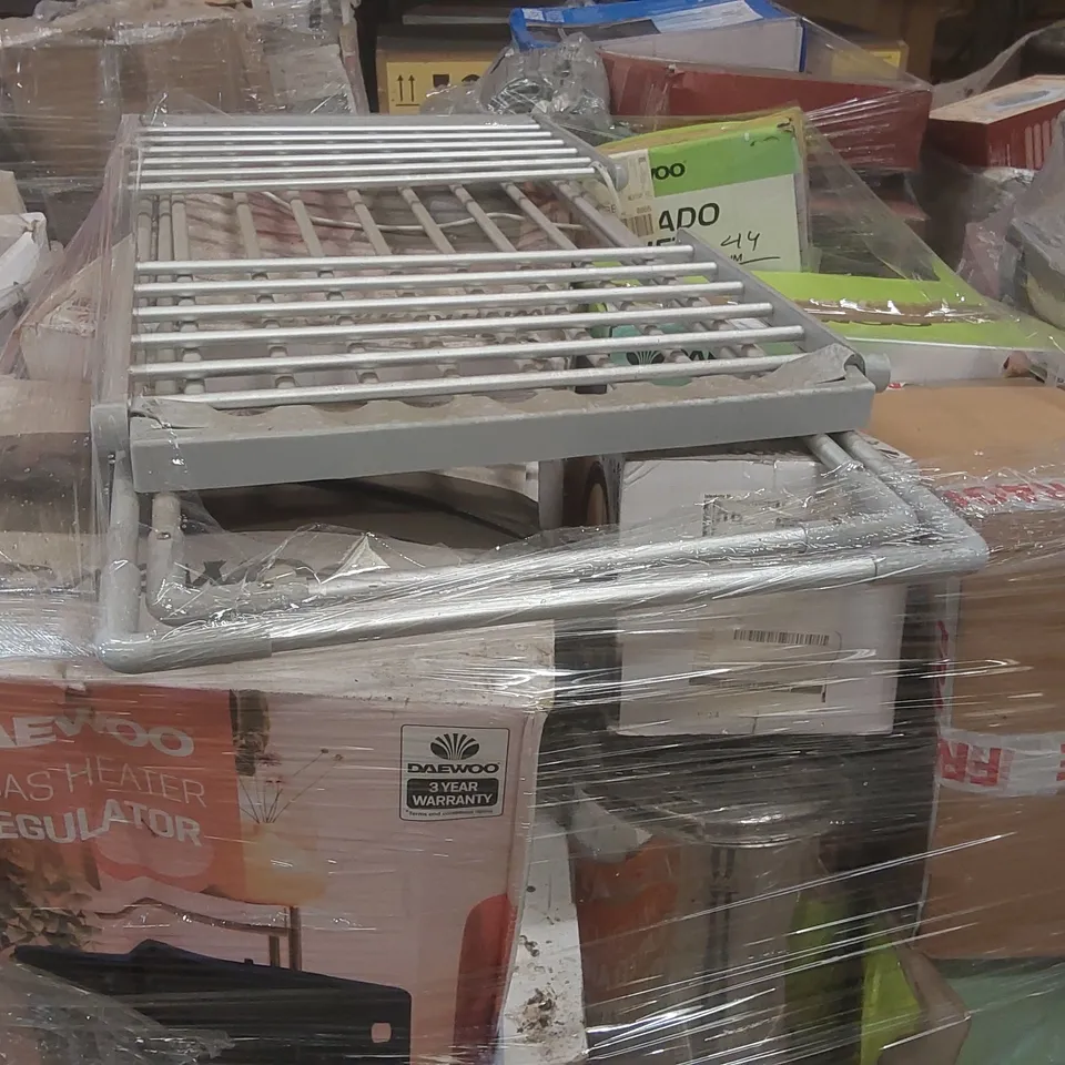 PALLET CONTAINING A VERY LARGE QUANTITY OF ASSORTED ELECTRIC ITEMS INCLUDING: DAEWOO FOLDABLE HEATED AIRER, CONVECTOR HEATERS, JUG BLENDER ECT