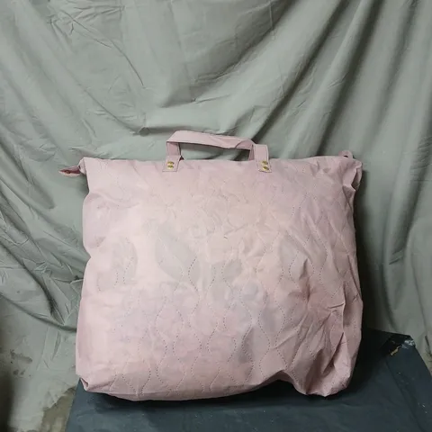 LIVMORE PATTERNED BLANKET/THROW IN CARRY BAG