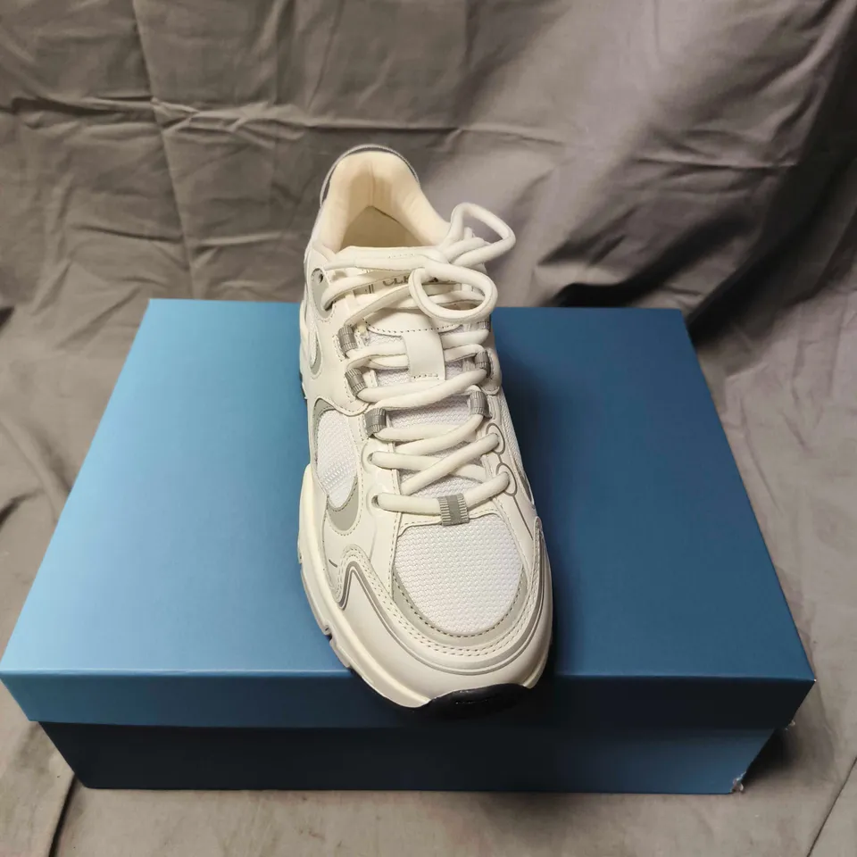 CLEENS PULSE RUNNER TRAINERS IN MERCURY - 8