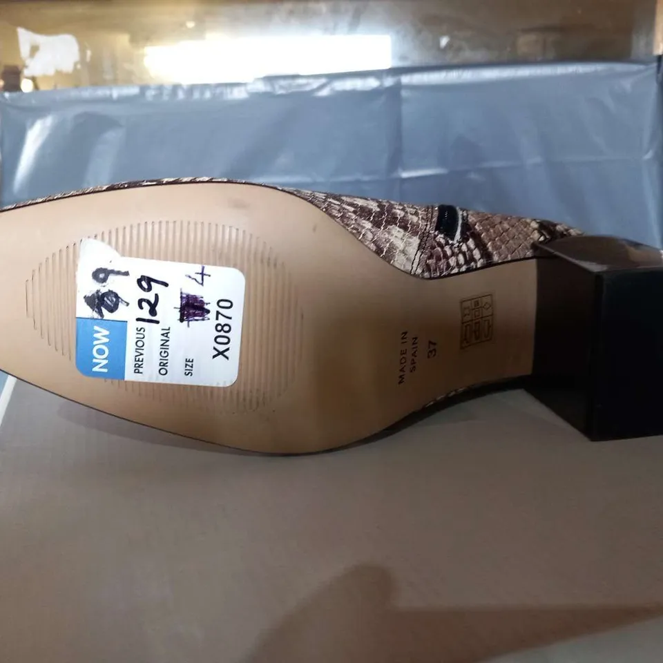 BOXED SOLEA QUIGEL TAUPE ANKLE BOOTS SIZE 4
