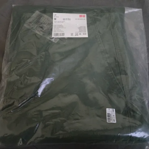 UNIQO GREEN JEANS SIZE M 