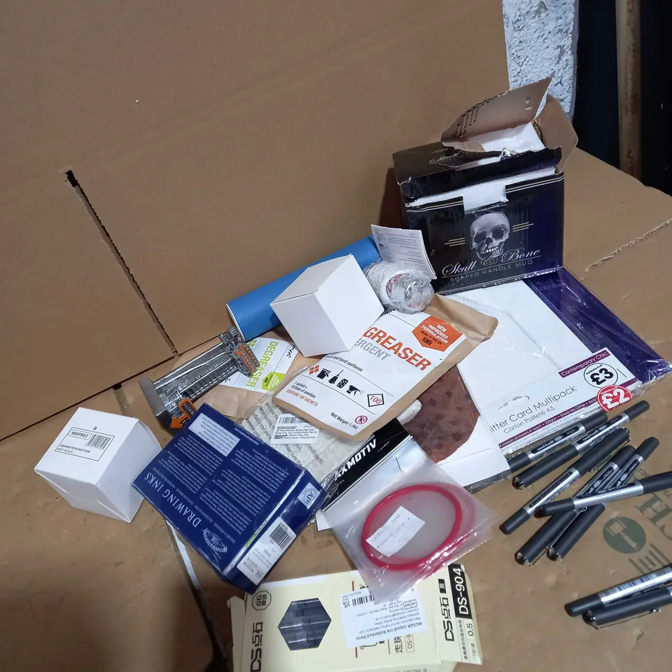 LOT OF ASSORTED HOUSEHOLD ITEMS 