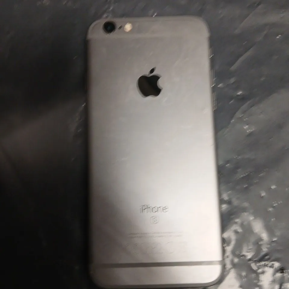 APPLE IPHONE – SILVER - MODEL A1688