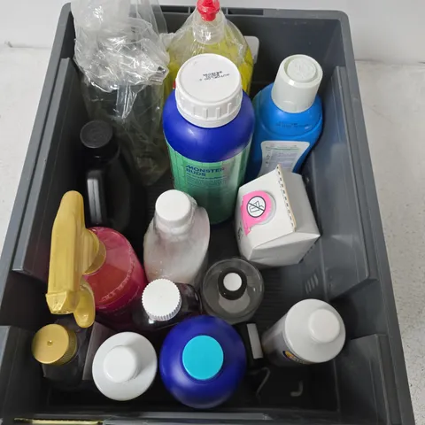 BOX CONTAINING A MIX OF 10 ASSORTED ITEMS INCLUDING MULTIPURPOSE CLEANER, AUTO-FLOWER ETC. 