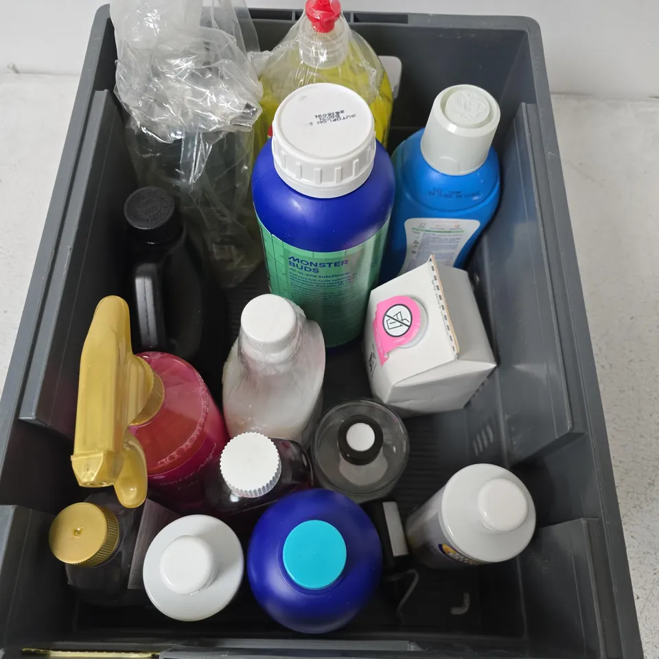 BOX CONTAINING A MIX OF 10 ASSORTED ITEMS INCLUDING MULTIPURPOSE CLEANER, AUTO-FLOWER ETC.