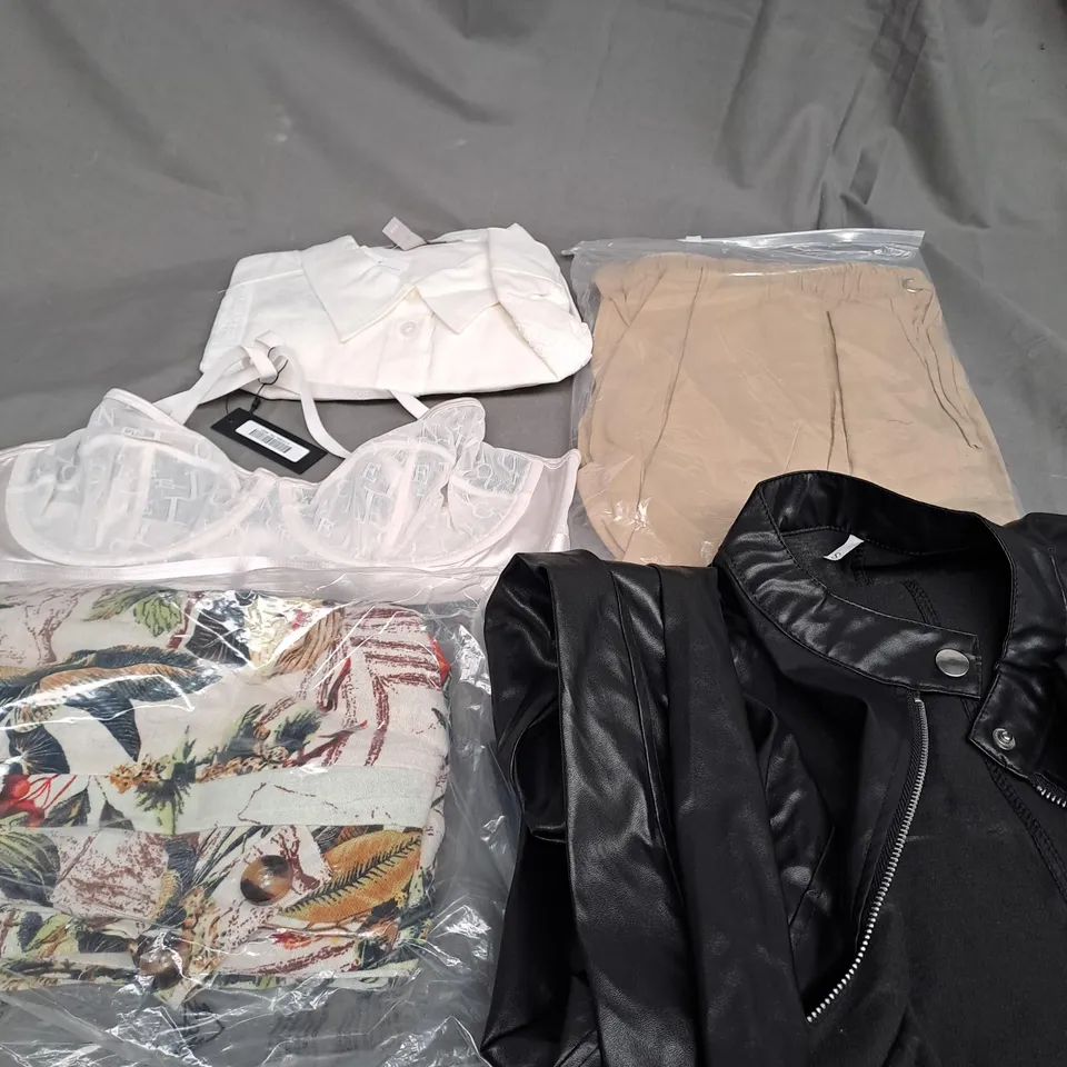 BOX OF APPROXIMATELY 25 ASSORTED CLOTHING ITEMS TO INCLUDE - JACKET , BRA , SHIRT ETC