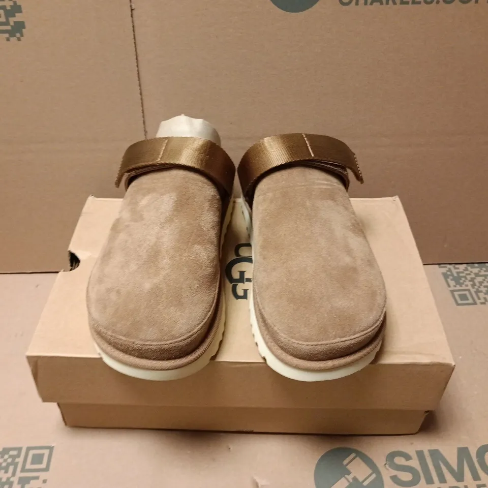 BOXED PAIR OF UGG WOMENS GOLDSTAR CLOGS IN BROWN - UK 7
