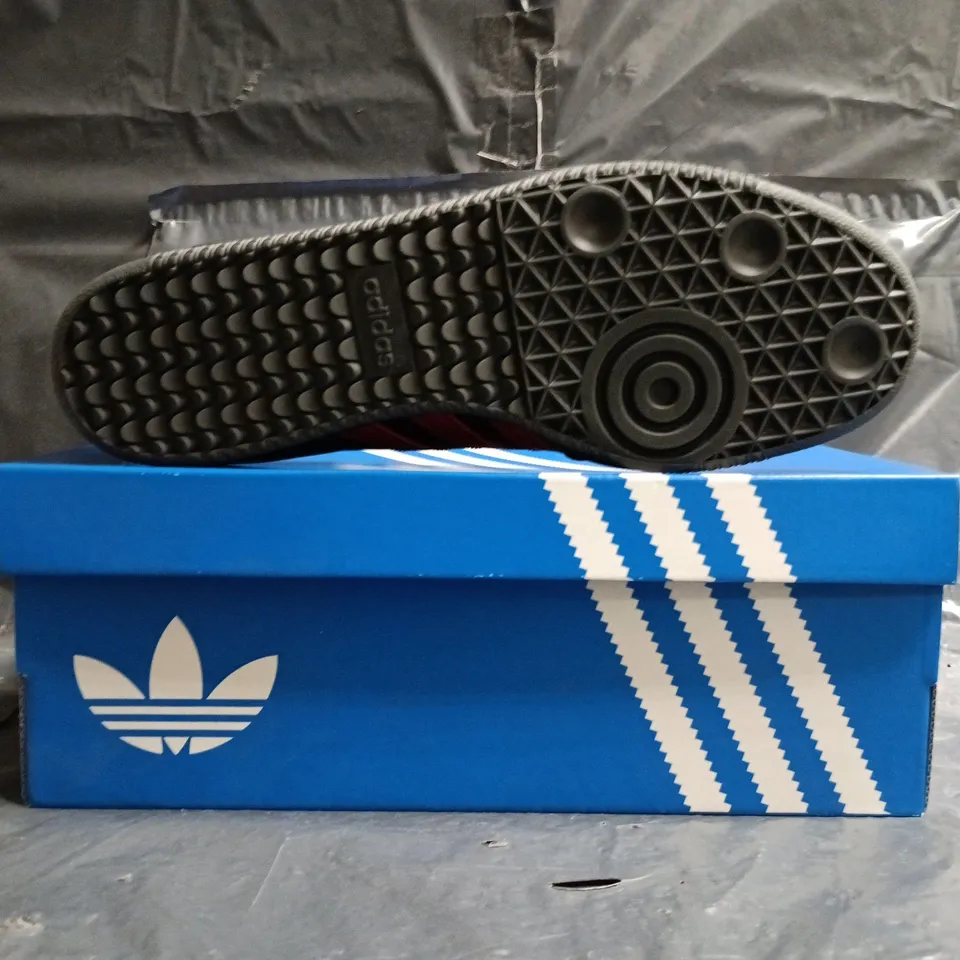 BOXED PAIR OF ADIDAS SAMBA MANCHESTER UNITED TRAINERS IN BLACK/RED SIZE UK 10.5