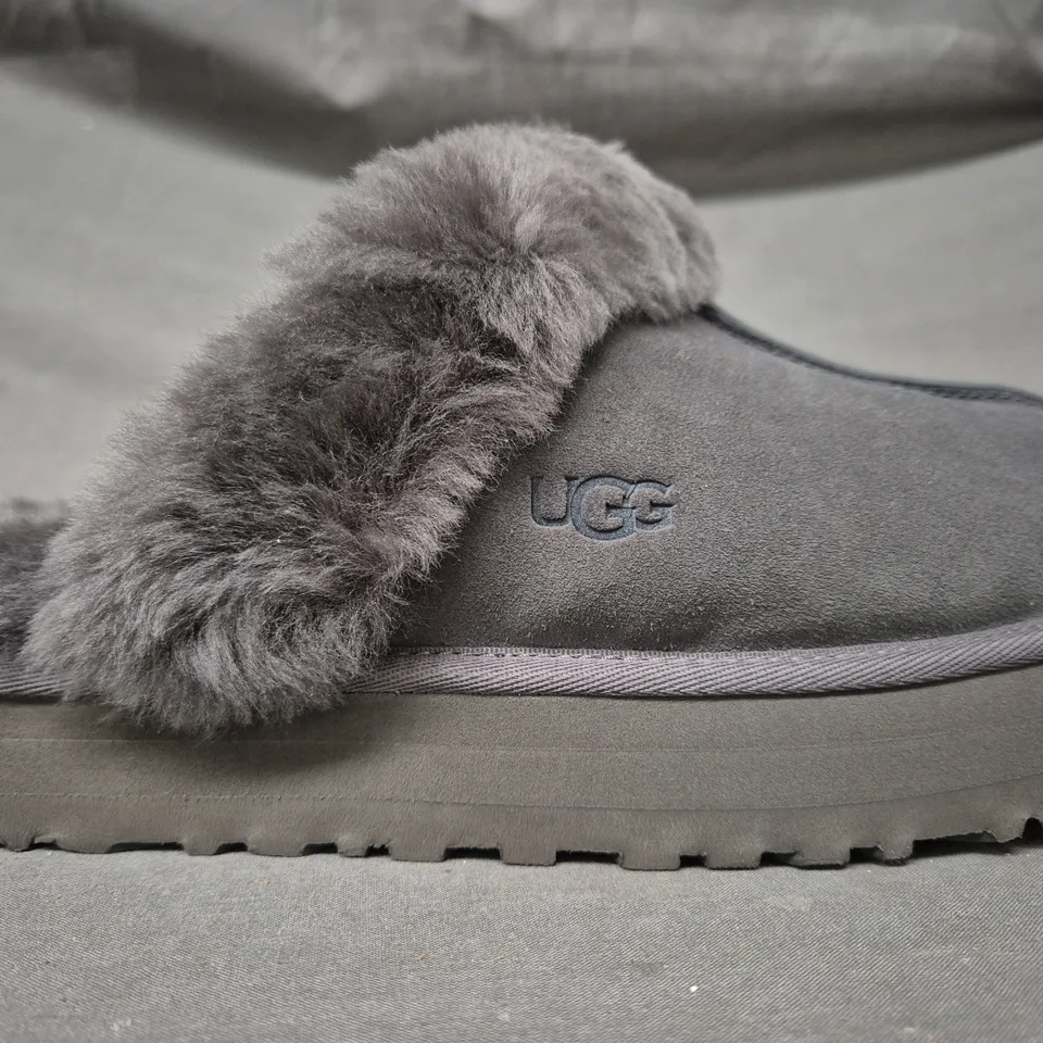 BOXED PAIR OF UGG WOMEN'S DISQUETTE SLIPEPRS IN GREY UK SIZE 8