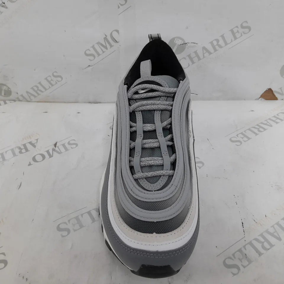 PAIR OF NIKE 97s IN GREY/WHITE - UK 7