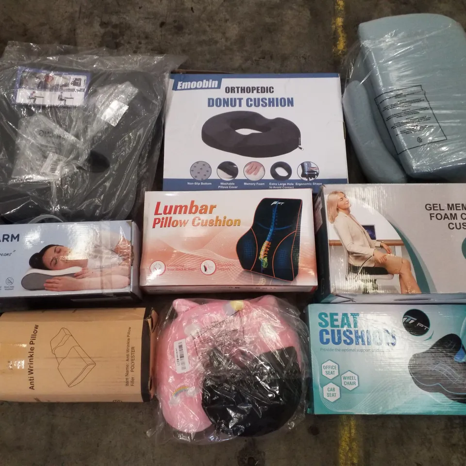 PALLET CONTAINING ASSORTED PILLOWS & CUSHIONS
