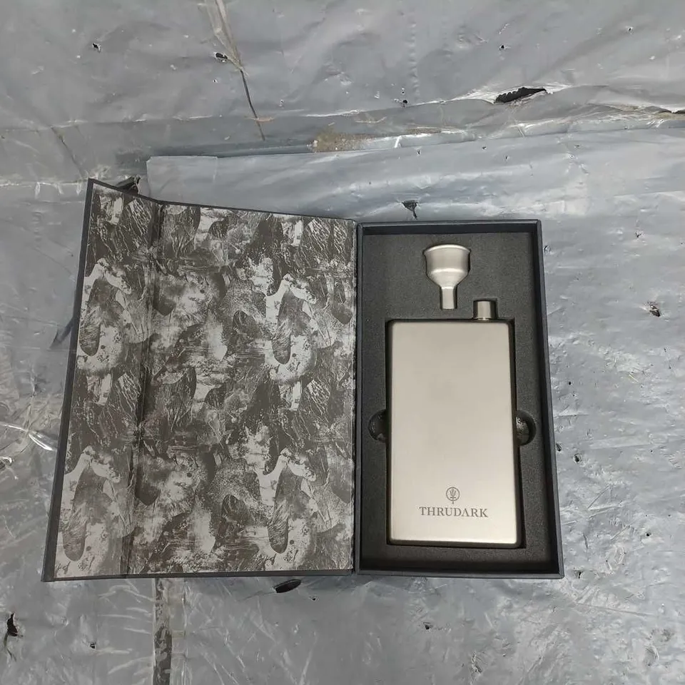 THRUDARK HIP FLASK IN GUNMETAL GREY