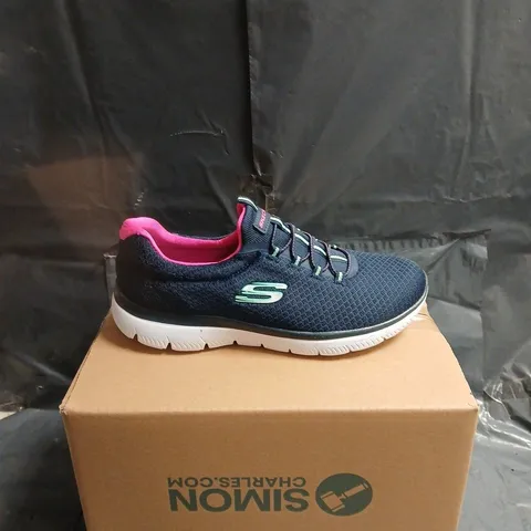 SKECHERS WOMEN'S NAVY MESH TRAINERS WITH PINK INTERIOR UK 6