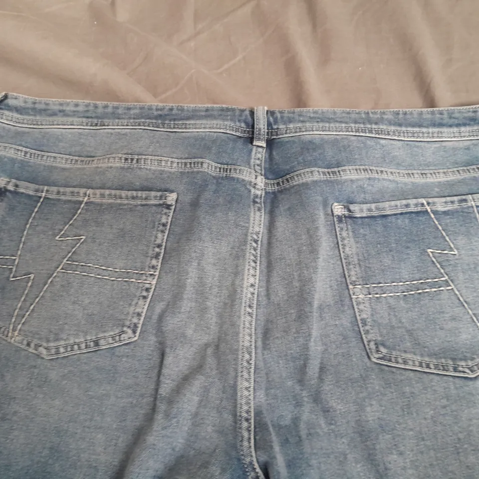 SCAMP & DUDE ADULTS DENIM SHORTS IN MID WASH - UK 20