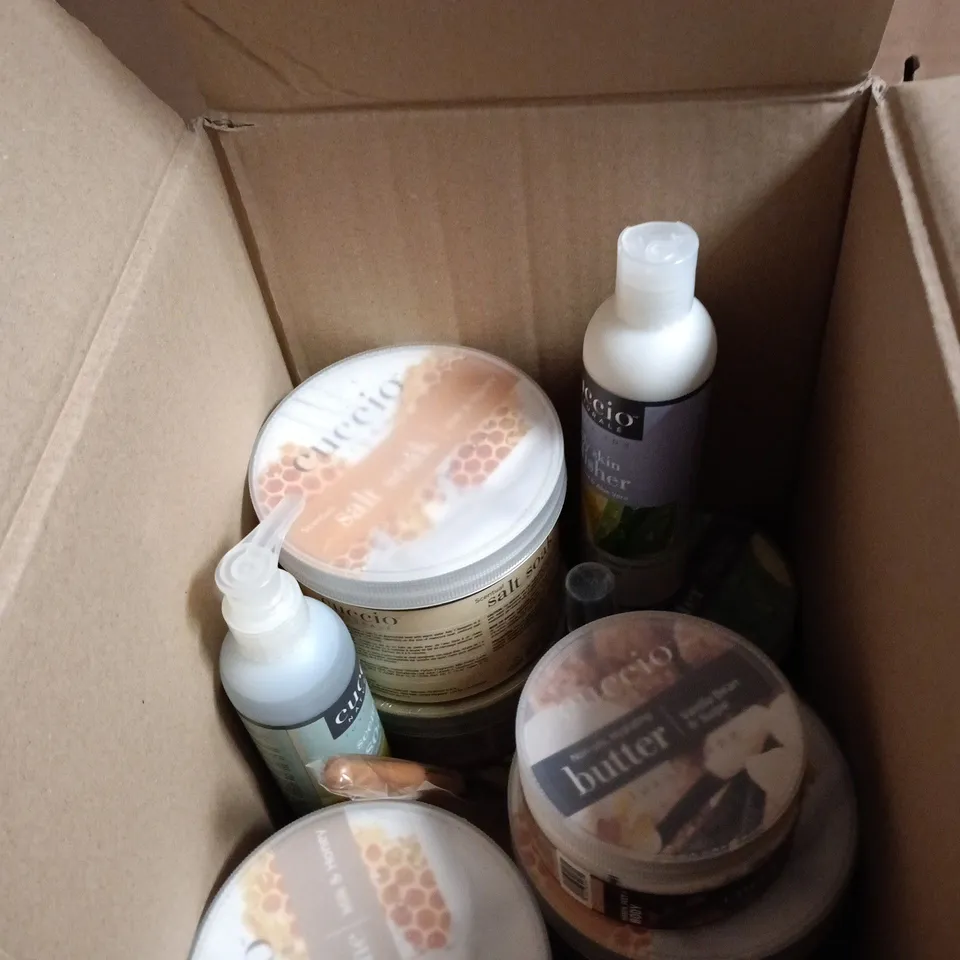 BOX OF APPROXIMATELY 10 CUCCIO COSMETIC PRODUCTS INCLUDING HYDRATING BODY BUTTER AND DAILY SKIN POLISHER 