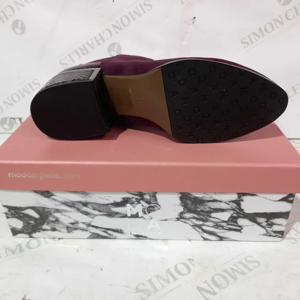 BOXED PAIR OF MODA IN PELLE LILITH SUEDE HEEL ANKLE BOOTS IN PURPLE EU SIZE 38