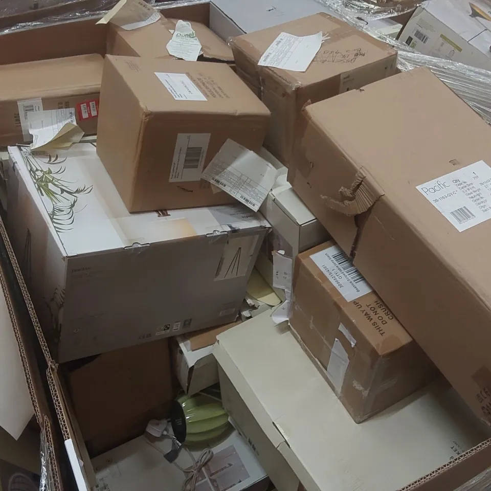 PALLET CONTAINING A VERY LARGE QUANTITY OF ASSORTED DESIGNER LIGHTING PRODUCTS INCLUDING: JANDIA FLOOR LAMP, ERIN EASY-FIT PENDANT, SEYCHELLES FLUSH CEILING LIGHT ECT