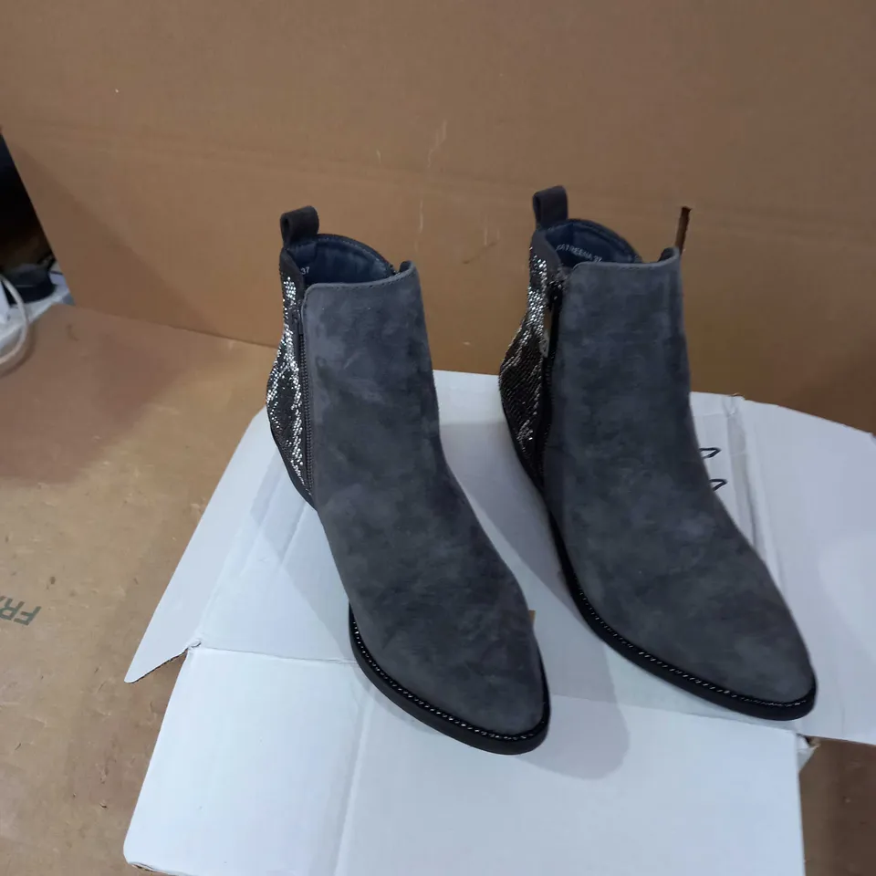 KATREENA ANKLE BOOTS DARK GREY SIZE 4 