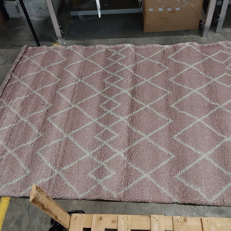 ROYAL NOMADIC ROSE RUG // 160 X 230CM