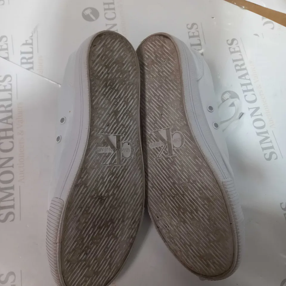  PAIR OF CALVIN KLEIN TRAINERS 6.5 (WIHTE )