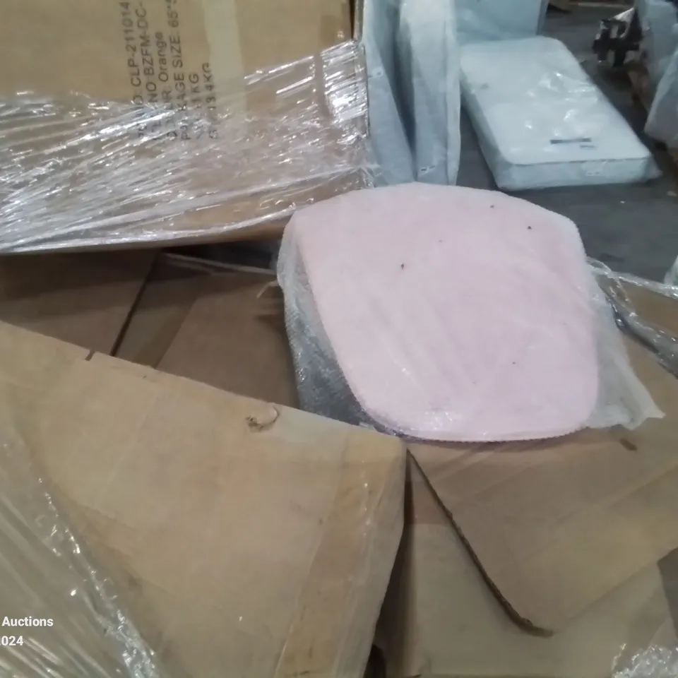 PALLET CONTAINING SEVERAL RAIN DAMAGED OFFICE/SIDE/DINING CHAIRS AND OTHER HOUSEHOLD FURNITURE ETC.