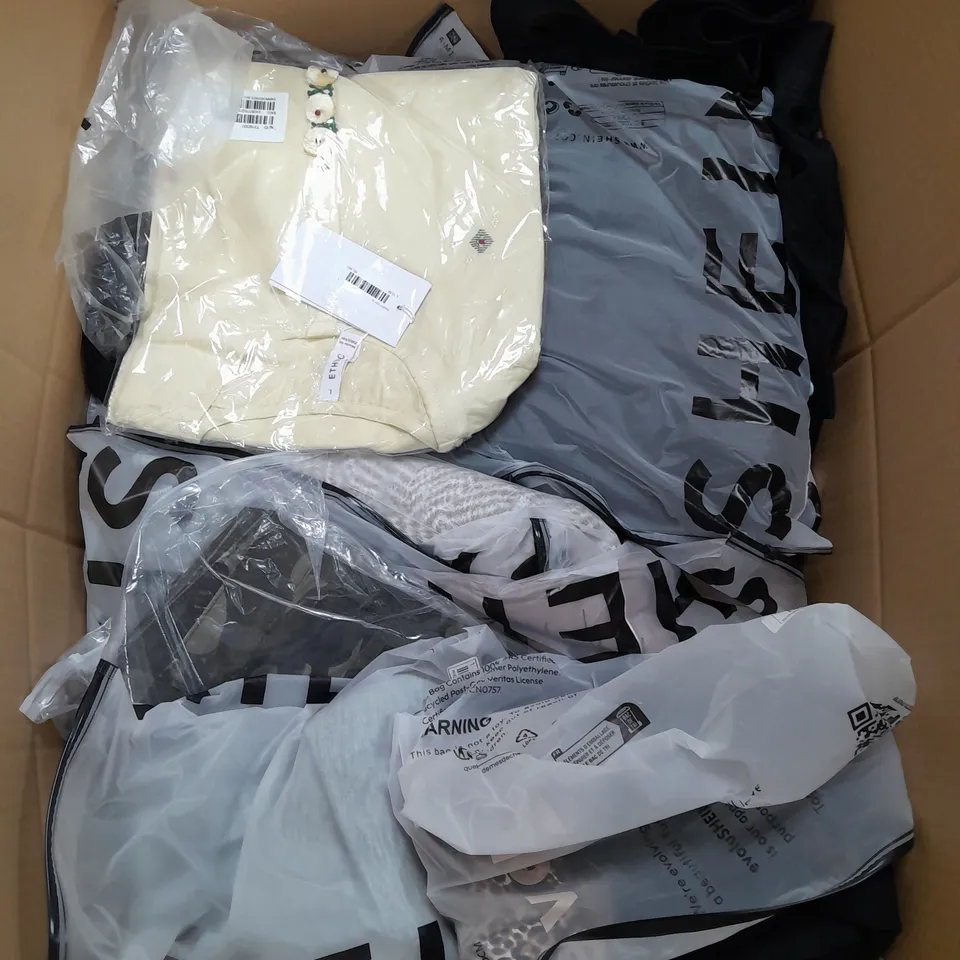 BOX OF APPROX. 20 CLOTHING ITEMS TO INCLUDE - JEANS , JUMPER , COATS ETC