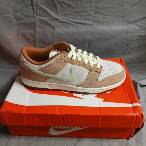NIKE DUNK LOW RETRO TRAINERS - 9 