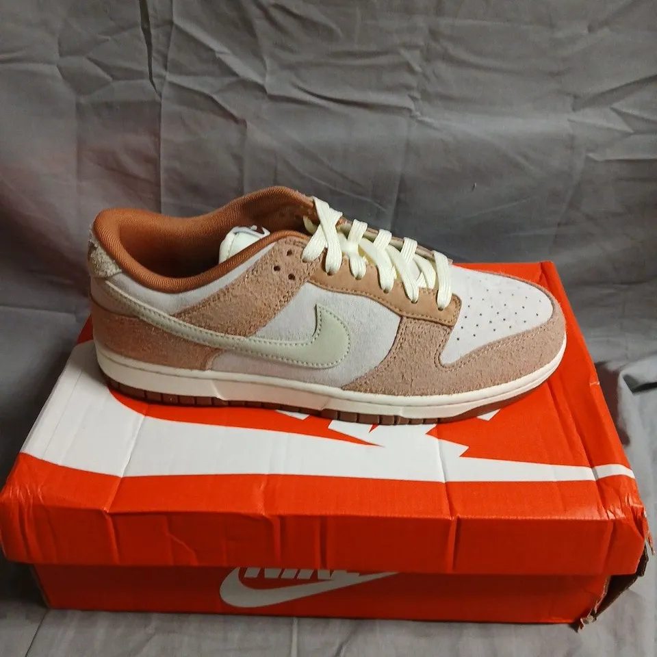 NIKE DUNK LOW RETRO TRAINERS - 9 