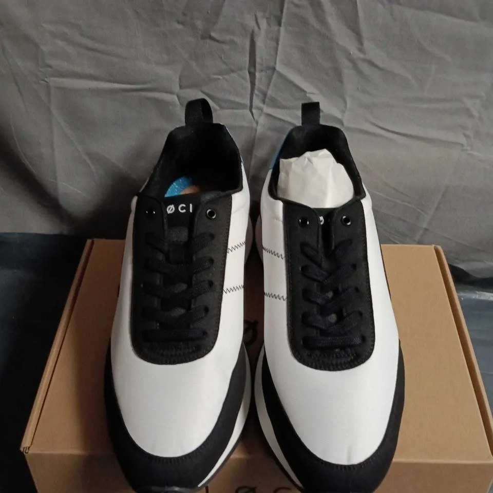 BOXED PAIR OF LØCI SNEAKERS – SIZE 43