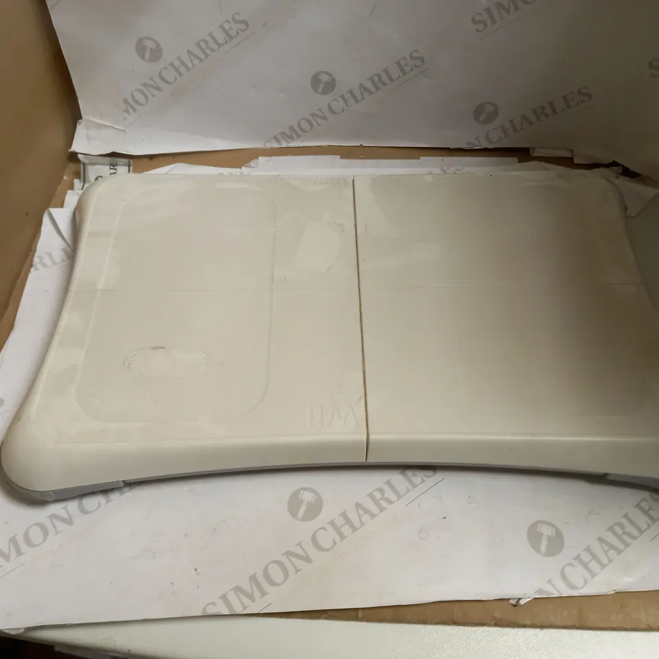 WII FIT BALANCE BOARD