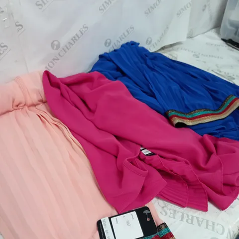 BOX OF APPROXIMATELY 10 ITEMS TO INCLUDE SKIRTS, TOPS, JEANS ETC