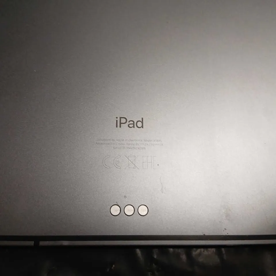 APPLE IPAD TABLET A1895 – SILVER (BACK VIEW)