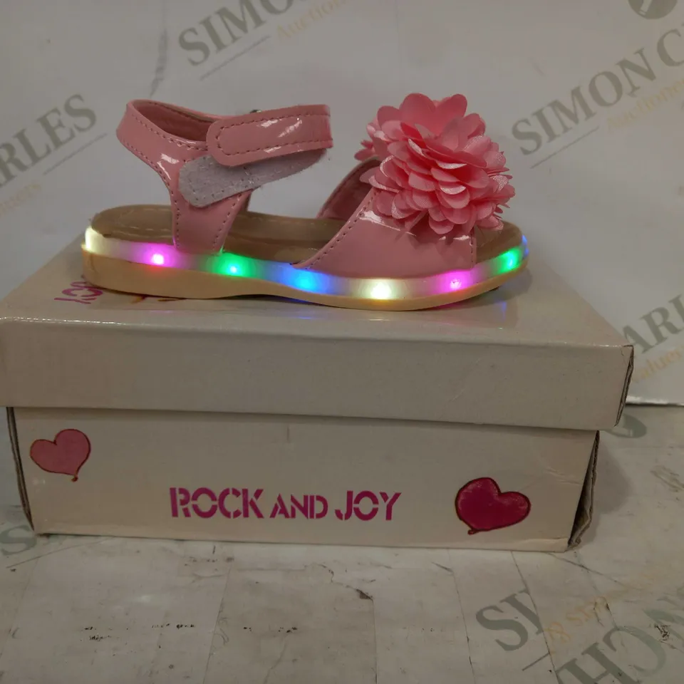 BOXED PAIR OF ROCK & JOY CHILDREN'S LIGHT UP OPEN TOE SANDALS IN PINK EU 26