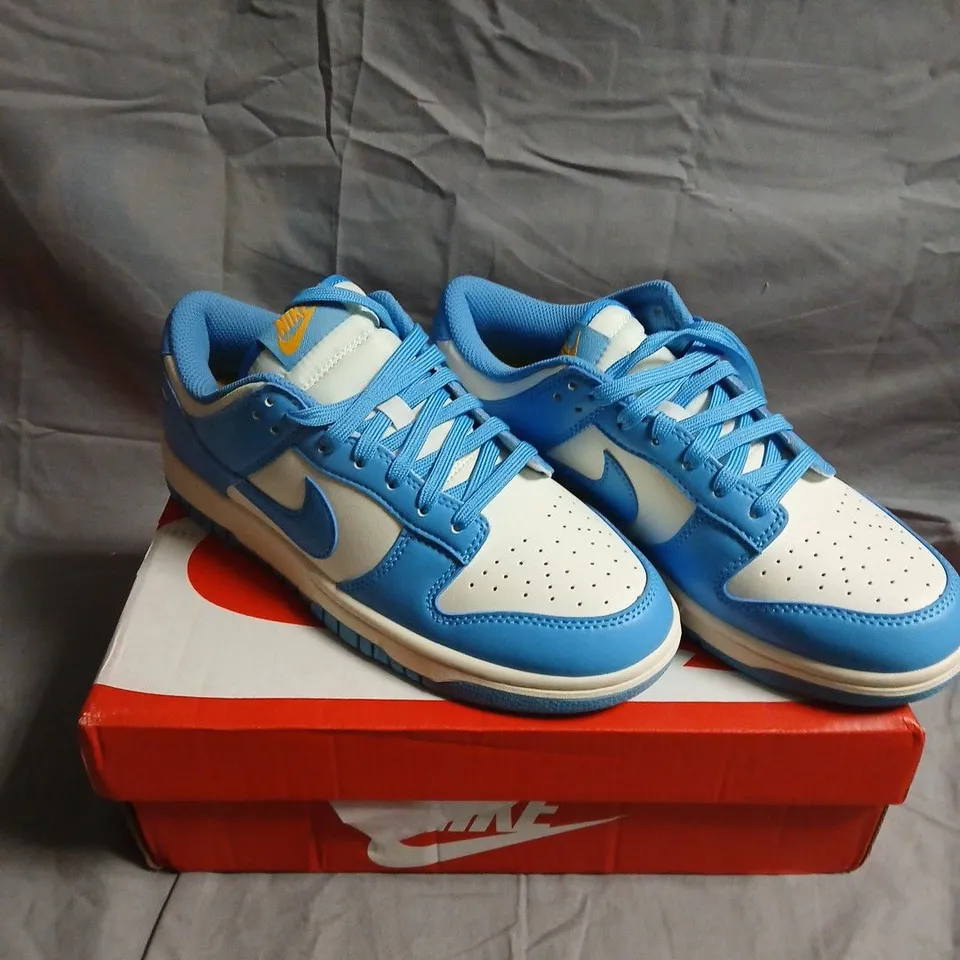 NIKE DUNK LOW TRAINERS IN BLUE/WHITE - 7