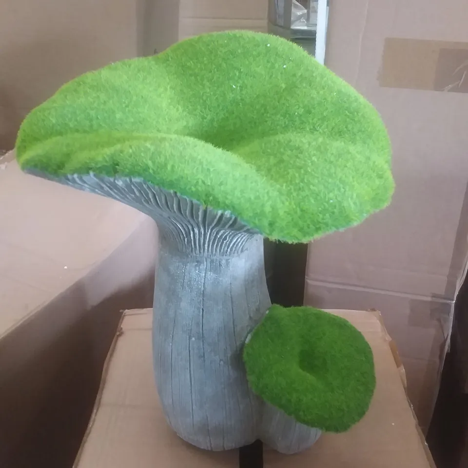 BOXED FAUX MOSS TOADSTOOL