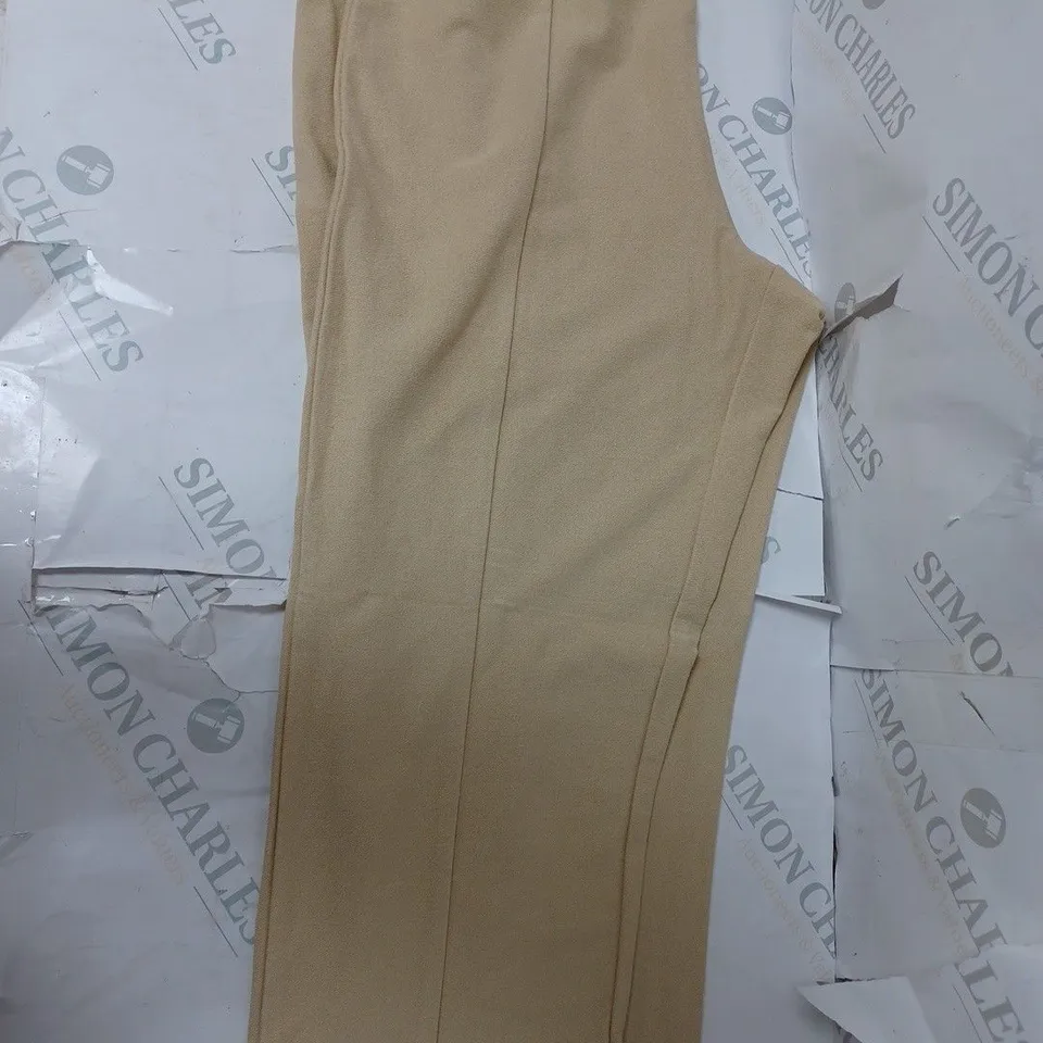 APPROXIMATELY 10 CLOTHING INCLUDING: STRECHY TROUSERS BY WAYNNE LAYERS ( ALL OF DIFFERENT SIZES)
