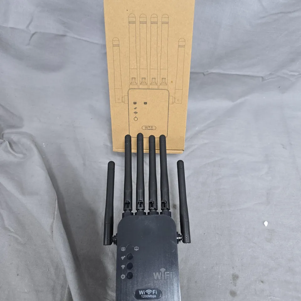 BOXED PLUG IN WIRELESS REPEATER