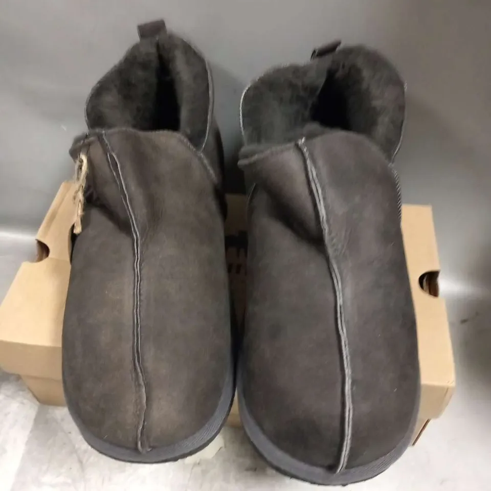 BOXED SHEPHERD OF SWEDEN ASPHALT SIZE 11.5